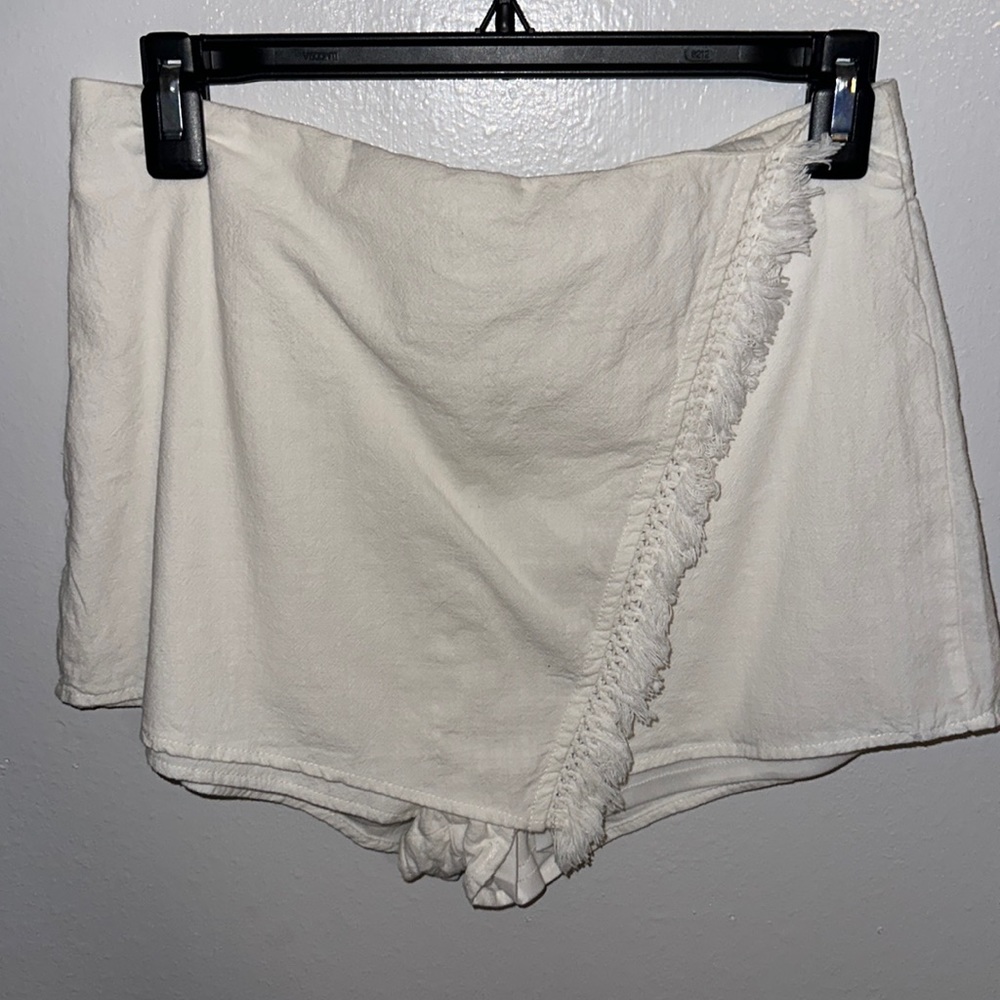 Cute white skort!
